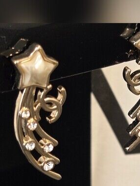 #147 CHANEL Star CC Earrings Silver, 2016 pierced - AUTHENTIC CHANEL