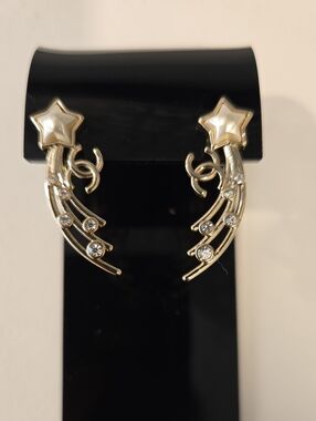 #147 CHANEL Star CC Earrings Silver, 2016 pierced - AUTHENTIC CHANEL