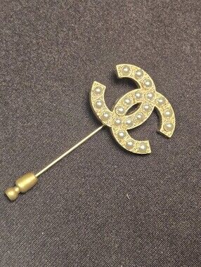 #150 - Chanel Coco Mark Brooch 00 S, Gold Plated, Faux Pearl - Vintage