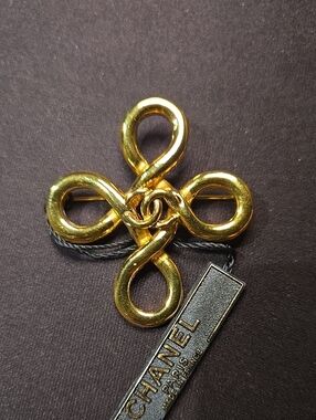 #140 - CHANEL Coco Mark Brooch Accessory GP (Gold Plated), 1993