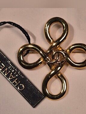 #140 - CHANEL Coco Mark Brooch Accessory GP (Gold Plated), 1993