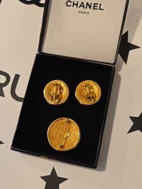 #151 - RARE CHANEL Vintage 31 Rue Cambon Earring and Brooch Set - mint condition
