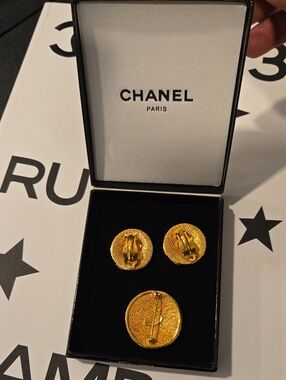 #151 - RARE CHANEL Vintage 31 Rue Cambon Earring and Brooch Set - mint condition