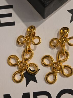 #152 CHANEL Gold Plated Earrings Clip/Vintage