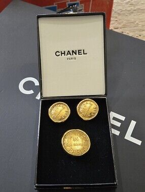 #151 - RARE CHANEL Vintage 31 Rue Cambon Earring and Brooch Set - mint condition
