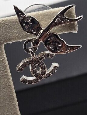 #175 - CHANEL Coco Mark Strass Bird Earrings Silver Tone Metal ABF759, C25S