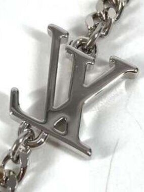 131 - LOUIS VUITTON M00527 Monogram LV Trunk Charm Pendant