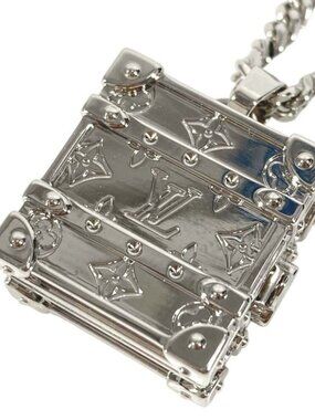 131 - LOUIS VUITTON M00527 Monogram LV Trunk Charm Pendant