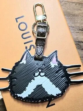 #129 - RARE LOUIS VUITTON Grace Coddingtom Catogram gray cat epi charm MP2282