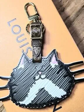 #129 - RARE LOUIS VUITTON Grace Coddingtom Catogram gray cat epi charm MP2282