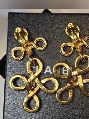 #152 CHANEL Gold Plated Earrings Clip/Vintage