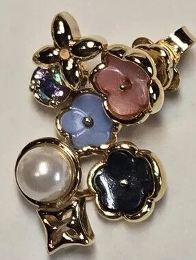 #153 - Louis Vuitton LV Botanica White Resin Pearl Earrings (Model: M01642)