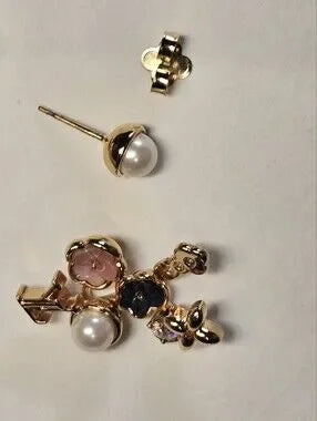 #153 - Louis Vuitton LV Botanica White Resin Pearl Earrings (Model: M01642)