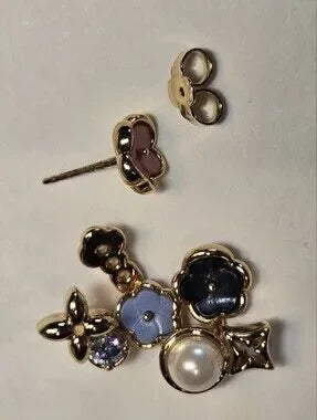 #153 - Louis Vuitton LV Botanica White Resin Pearl Earrings (Model: M01642)