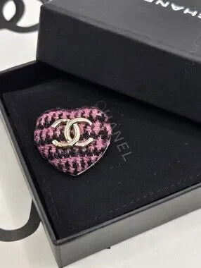 #170 - CHANEL 2022 Tweed Heart Brooch Black & PINK