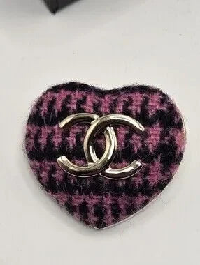 #170 - CHANEL 2022 Tweed Heart Brooch Black & PINK