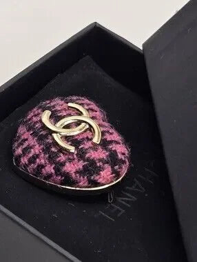 #170 - CHANEL 2022 Tweed Heart Brooch Black & PINK