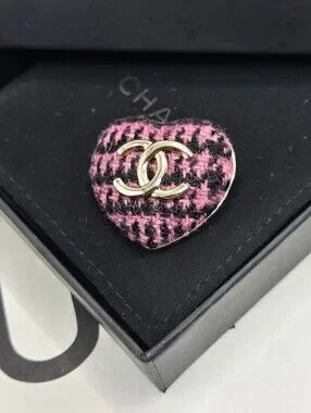 #170 - CHANEL 2022 Tweed Heart Brooch Black & PINK