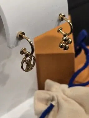 #118 - Louis Vuitton Earrings Blooming M64859 Monogram Flower LV Circle Gold