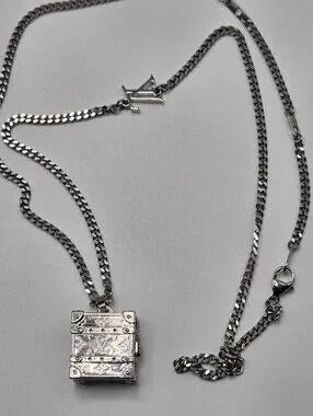 131 - LOUIS VUITTON M00527 Monogram LV Trunk Charm Pendant