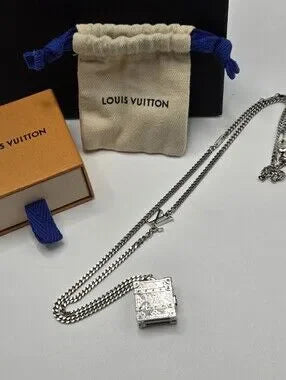 131 - LOUIS VUITTON M00527 Monogram LV Trunk Charm Pendant