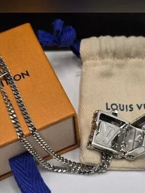 131 - LOUIS VUITTON M00527 Monogram LV Trunk Charm Pendant