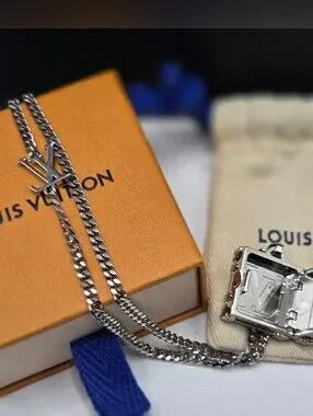 131 - LOUIS VUITTON M00527 Monogram LV Trunk Charm Pendant